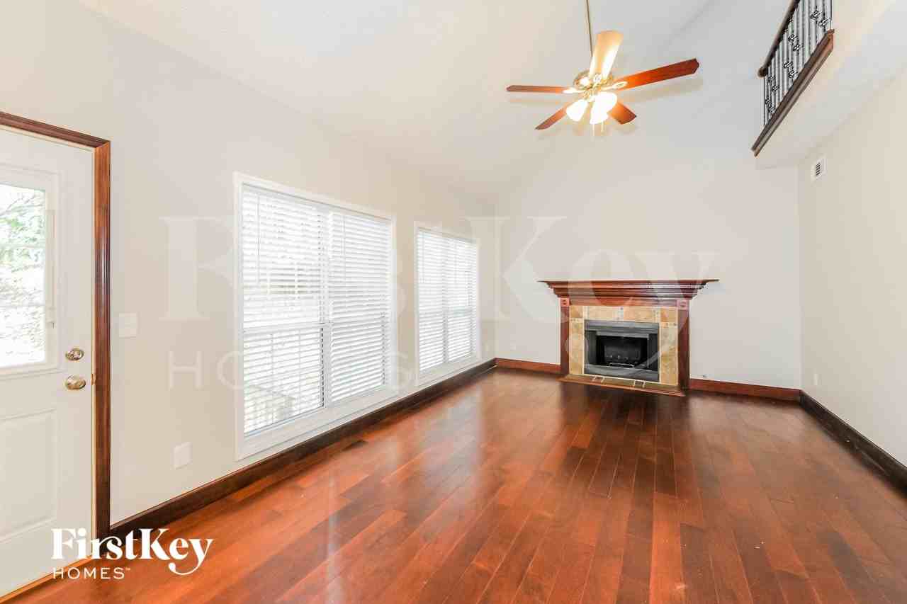 2001 Hawthorne Way - Photo 3 of 15