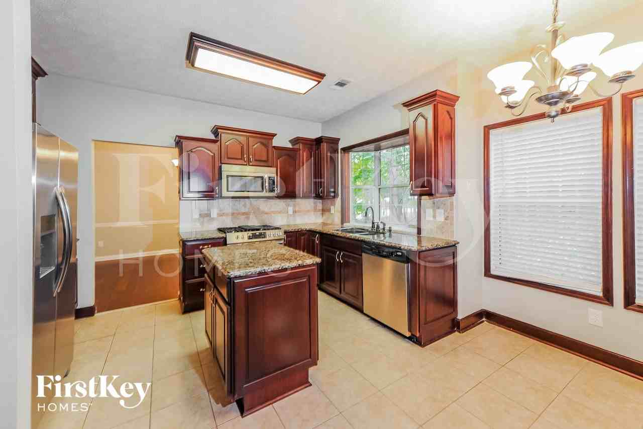 2001 Hawthorne Way - Photo 5 of 15