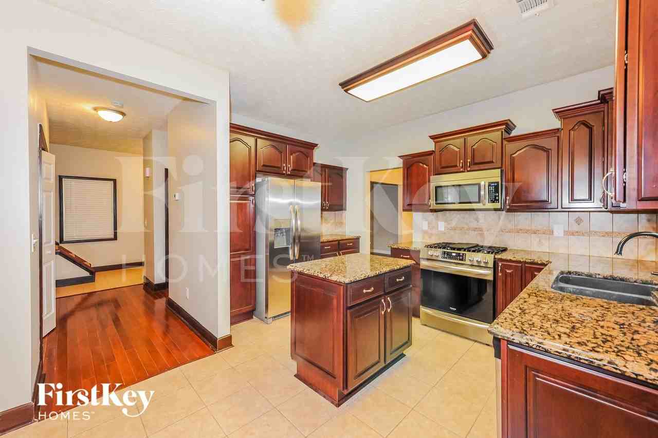 2001 Hawthorne Way - Photo 6 of 15