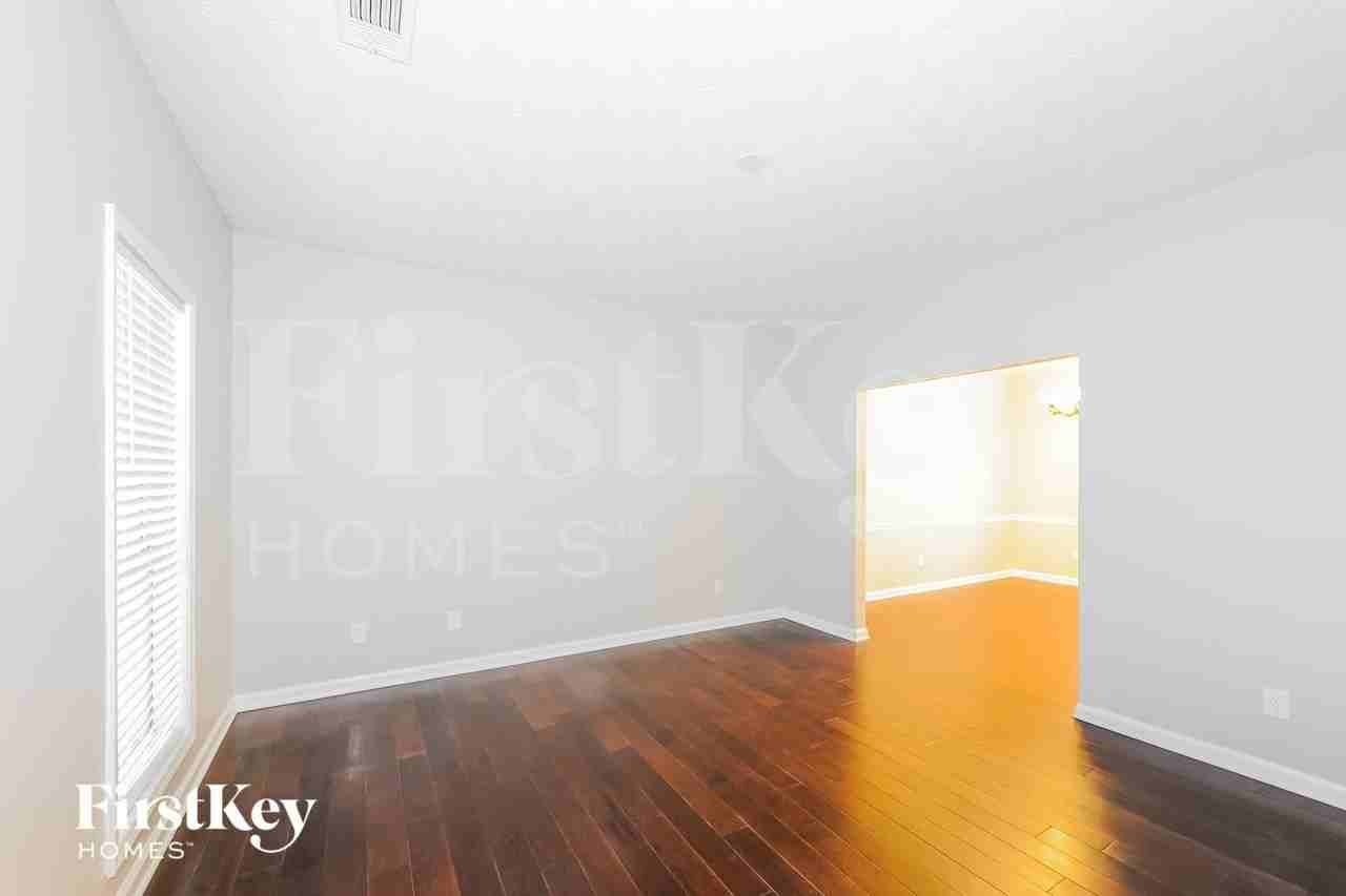2001 Hawthorne Way - Photo 7 of 15