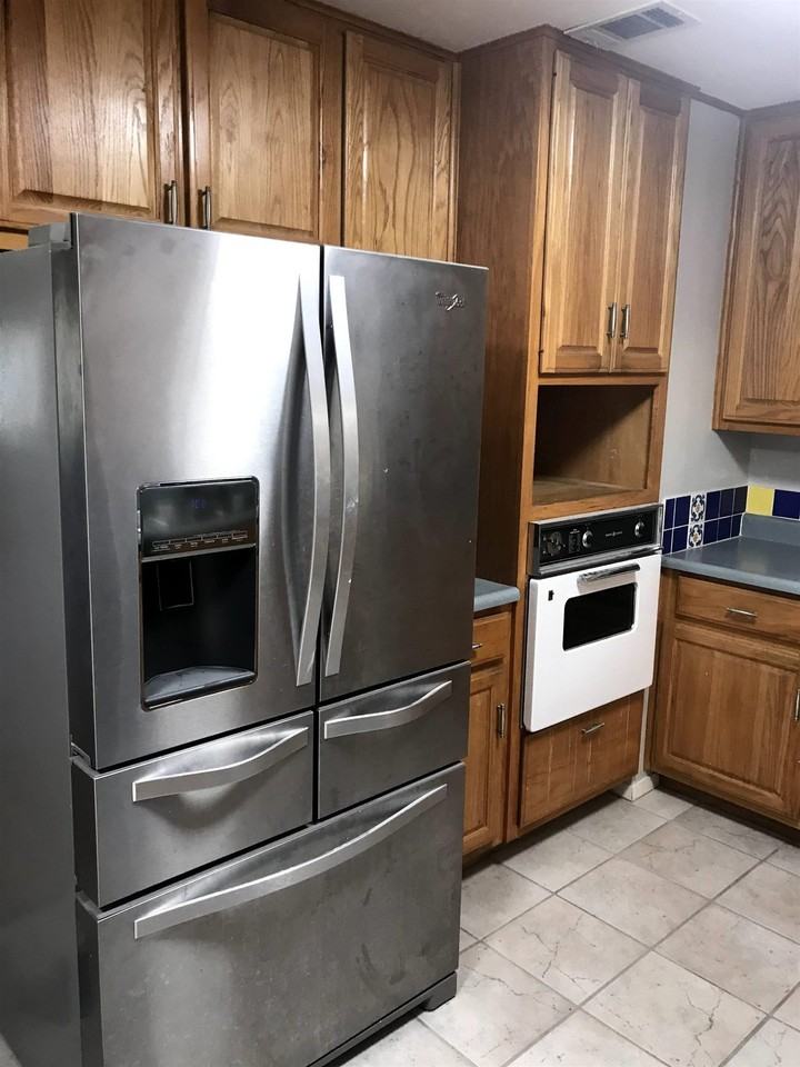 215 Flamingo Cir - Photo 3 of 9