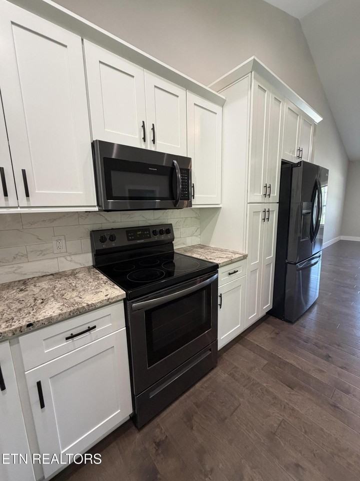 209 Amherst Ln - Photo 6 of 18