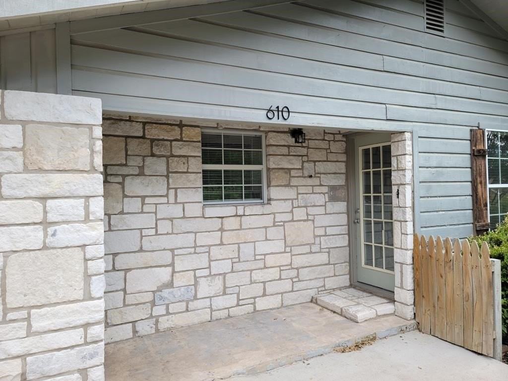 610 Rees St - Photo 2 of 7