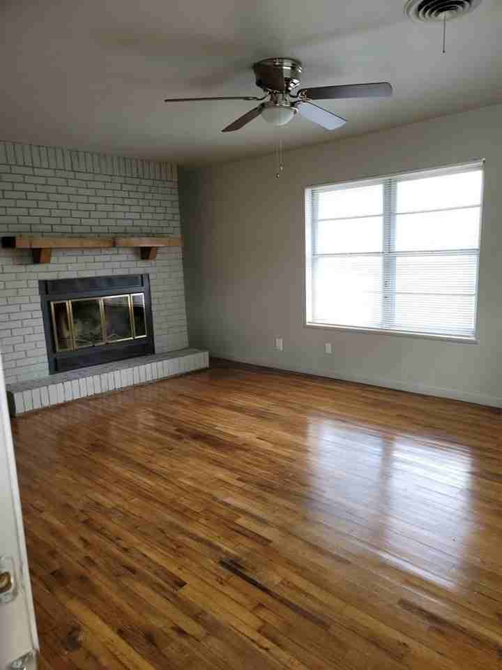 610 Rees St - Photo 3 of 7