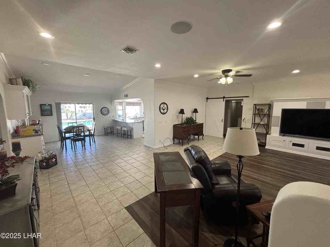 1916 Chip Dr - Photo 4 of 28