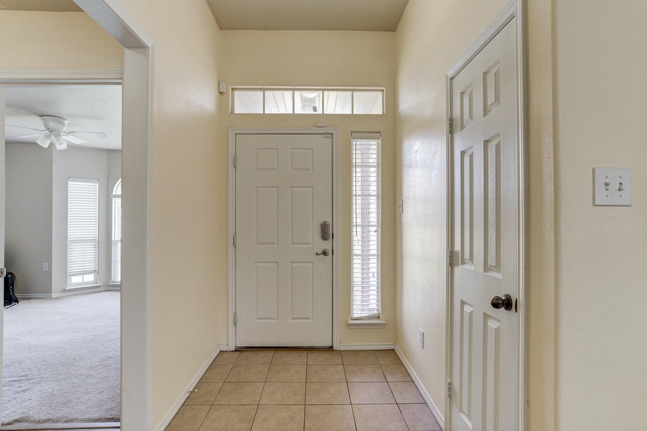 5729 106th St - Photo 4 of 25