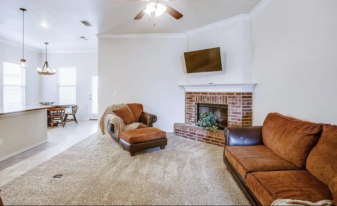 7428 103rd St - Photo 3 of 17