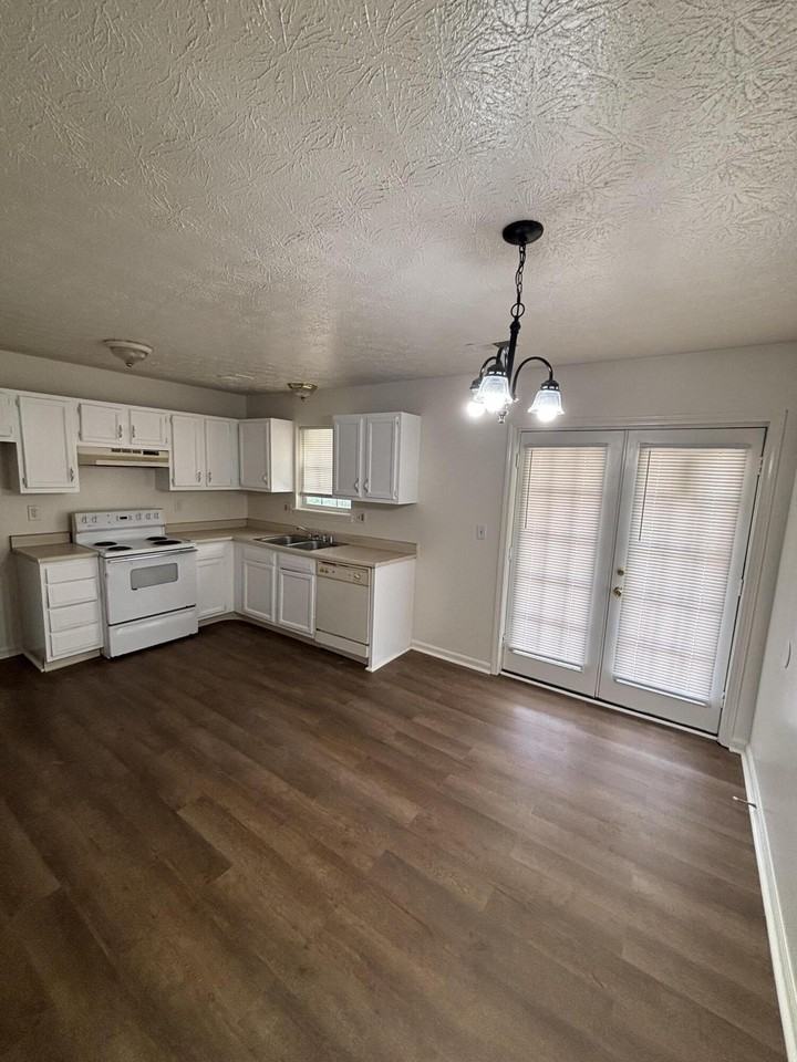 441 Lenney Dr #2 - Photo 4 of 10