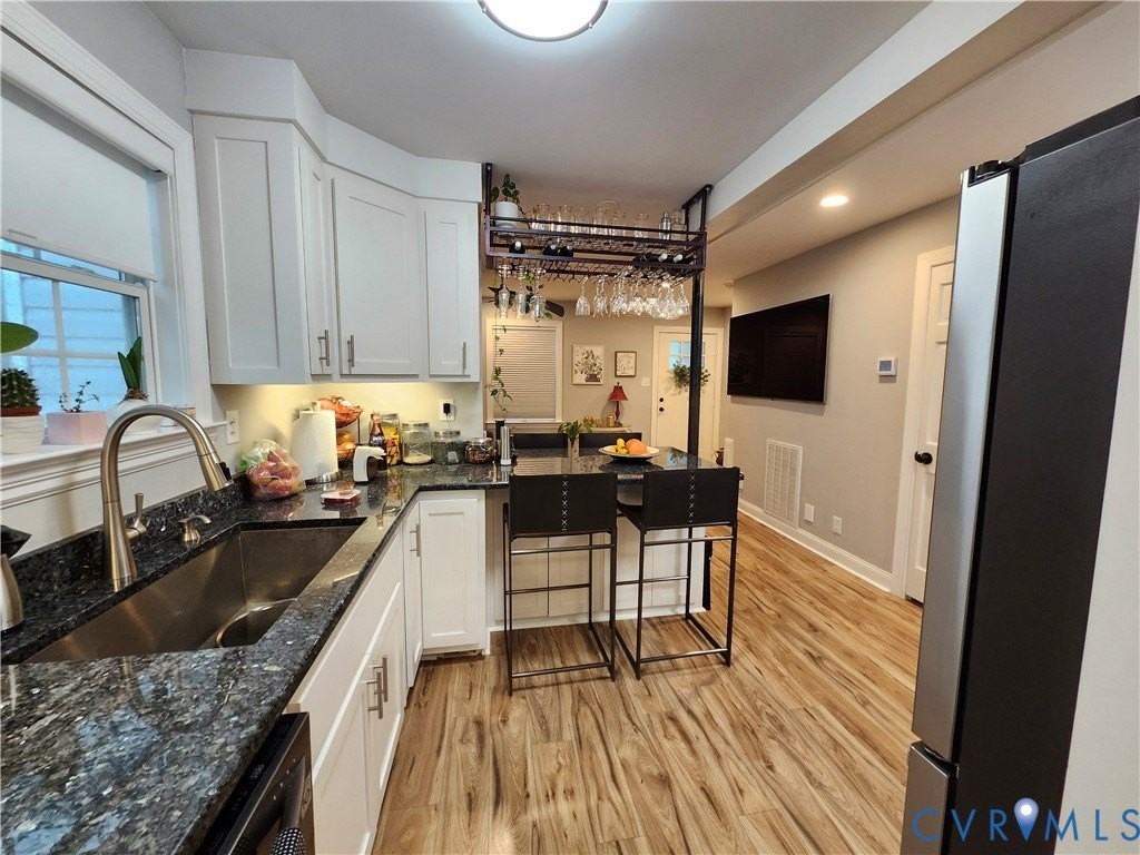 501 Pelham Dr - Photo 3 of 13