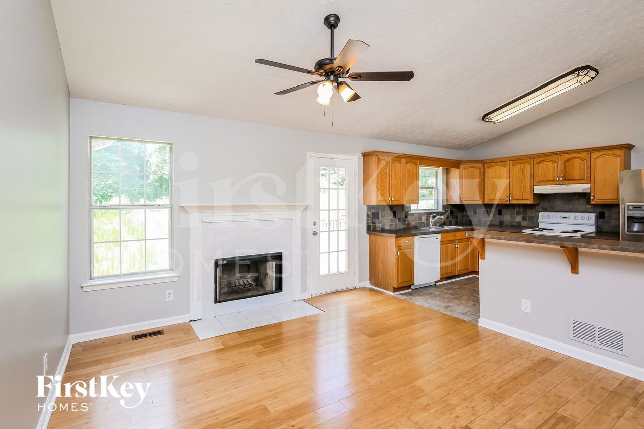 6029 Rose Ct - Photo 3 of 15