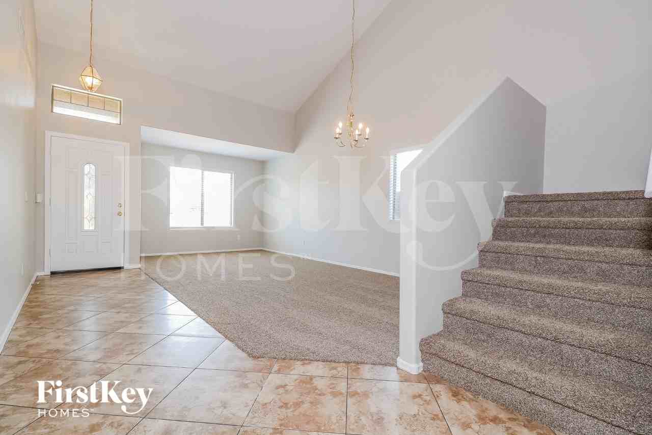 3256 W Huntington Dr - Photo 4 of 16