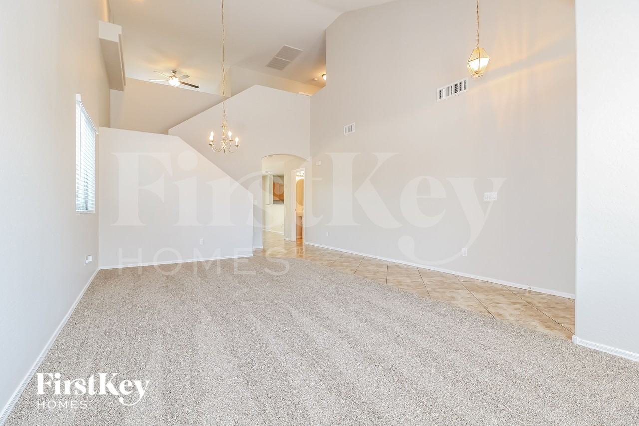 3256 W Huntington Dr - Photo 5 of 16