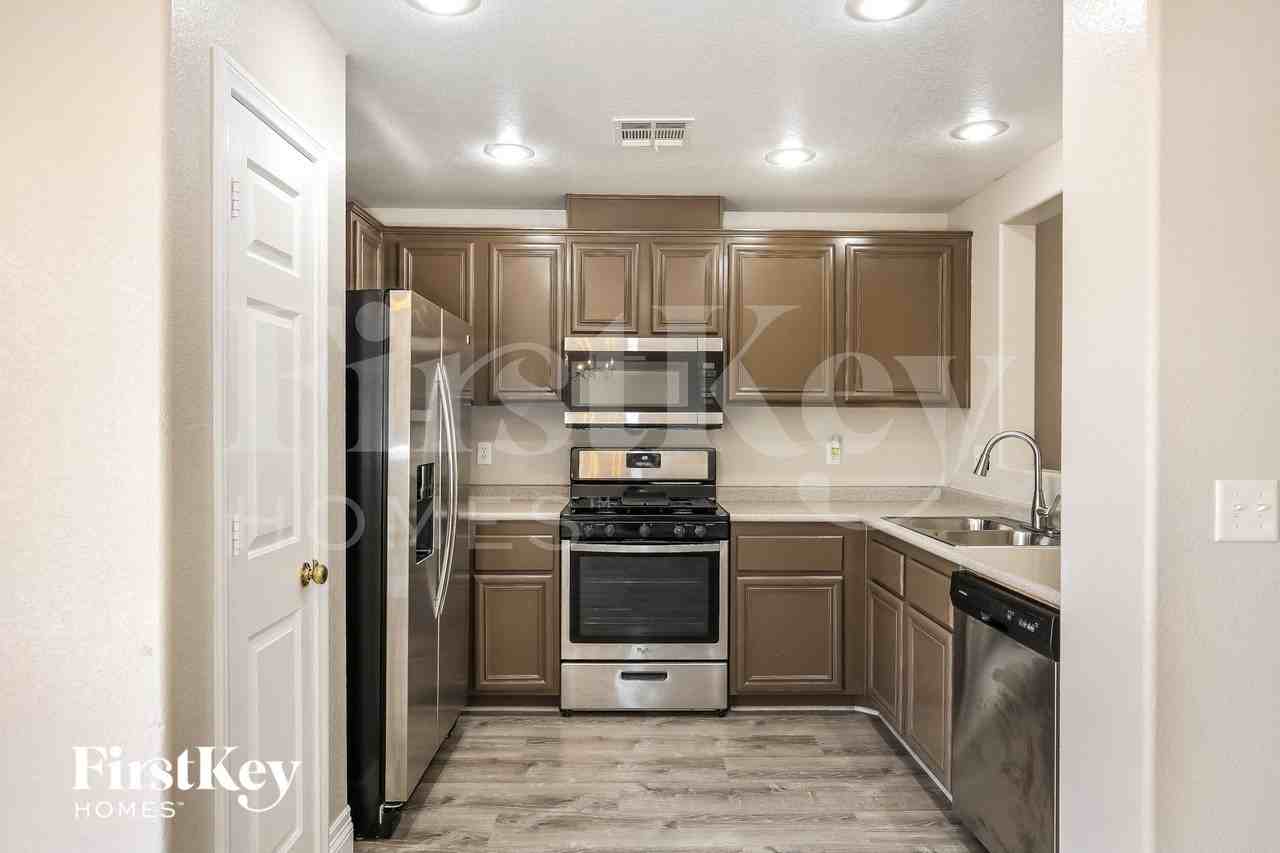 7908 Pale Rider St - Photo 6 of 15