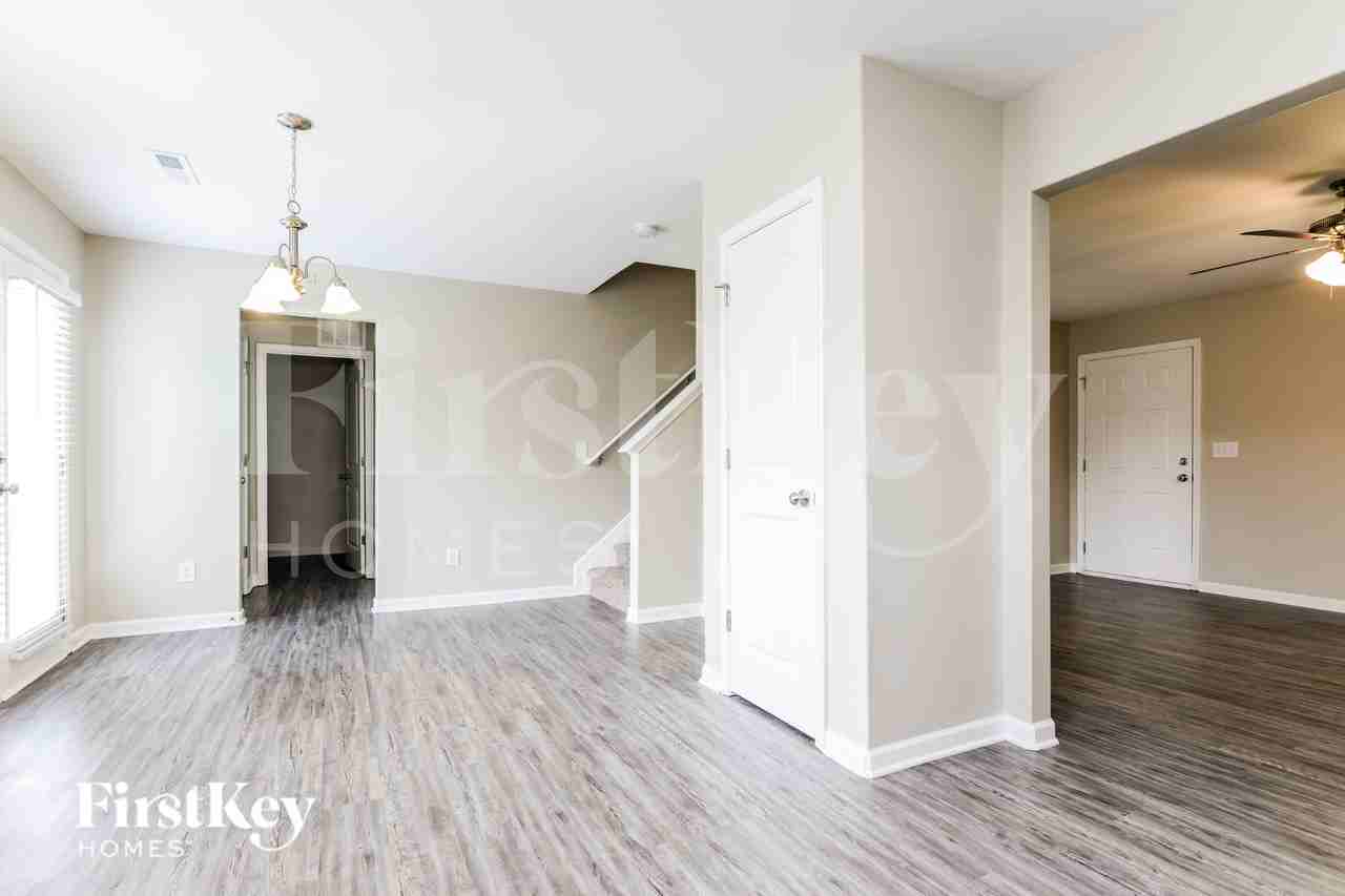 910 Park Rd - Photo 7 of 16