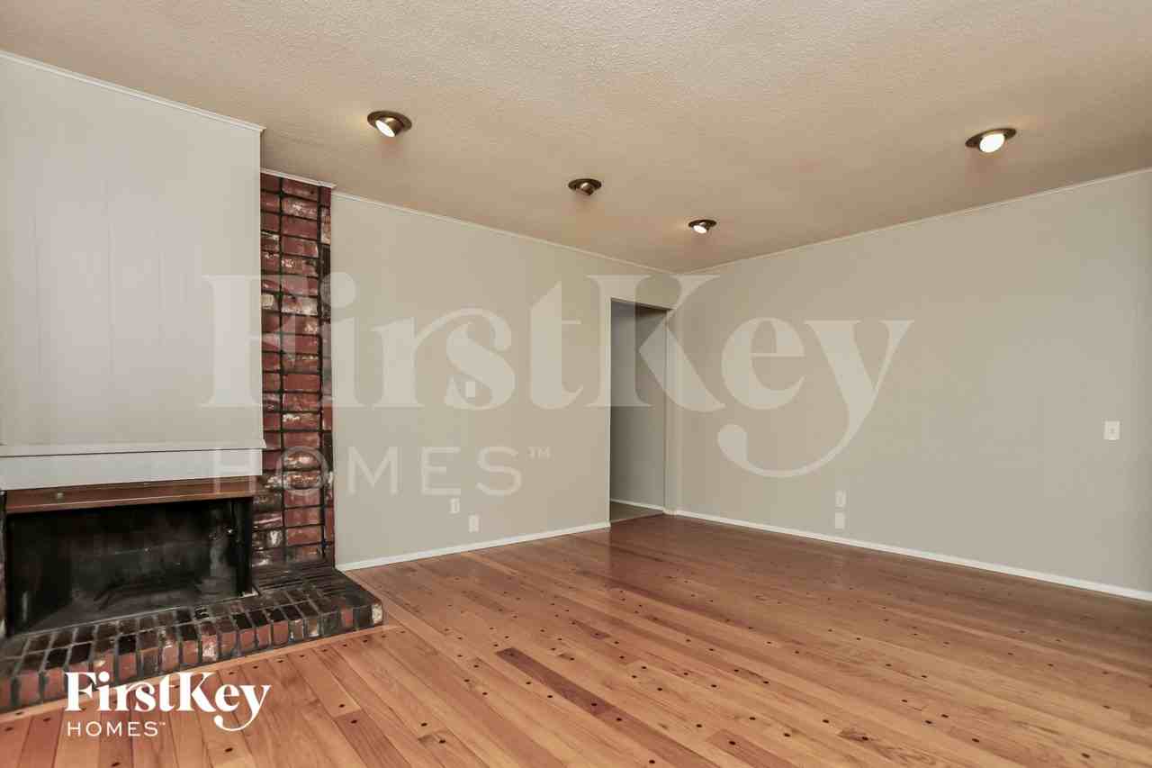 13235 Delft Dr - Photo 4 of 15