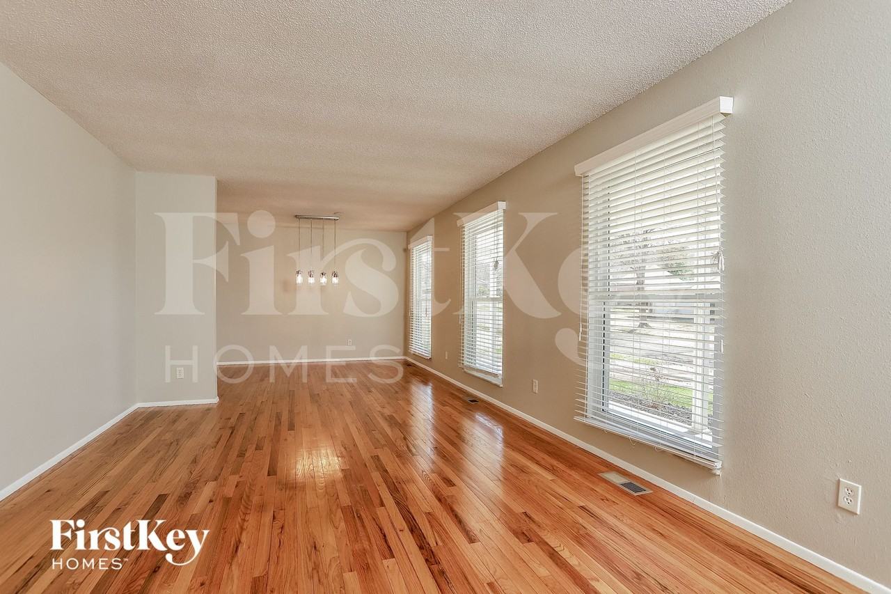 13235 Delft Dr - Photo 5 of 15