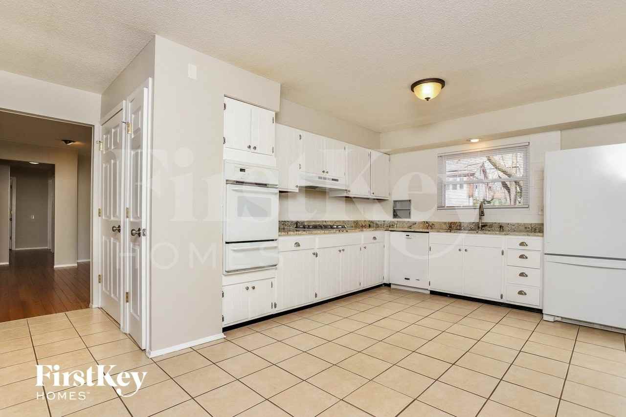 13235 Delft Dr - Photo 7 of 15