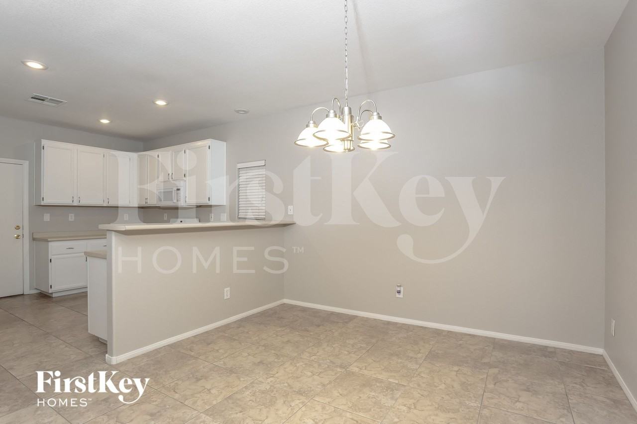 8309 Cavaricci Ave - Photo 3 of 15