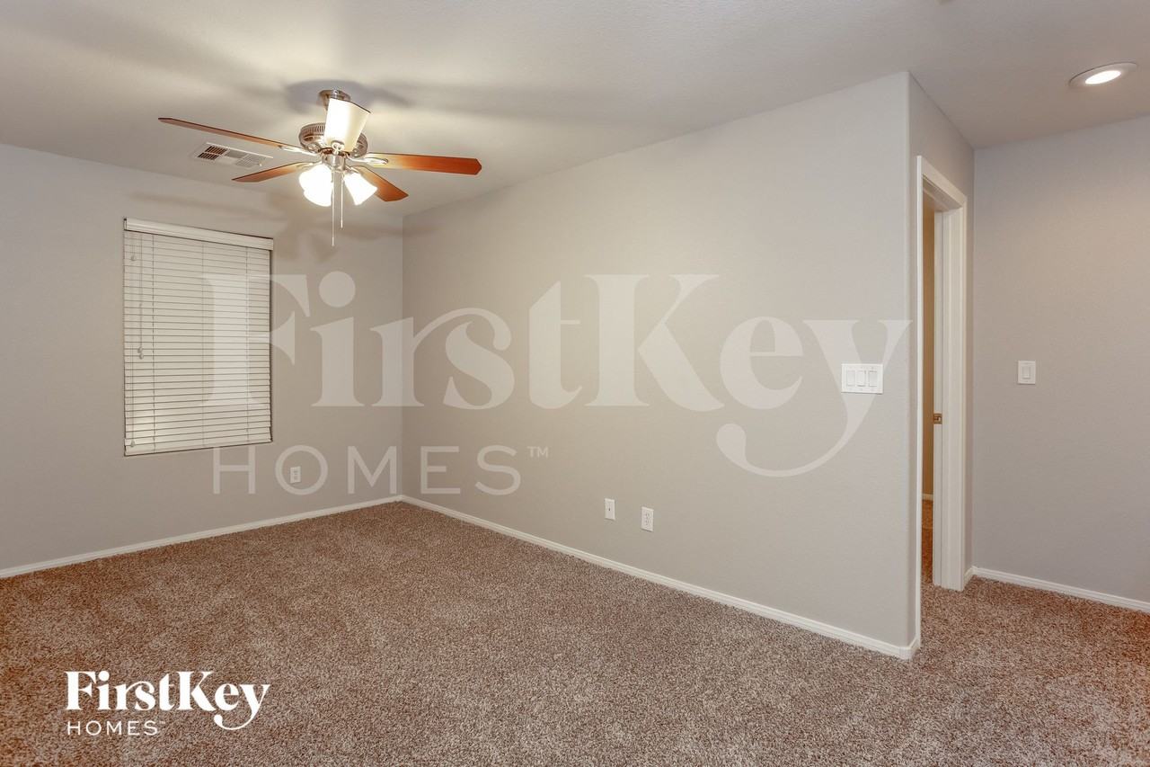 8309 Cavaricci Ave - Photo 7 of 15