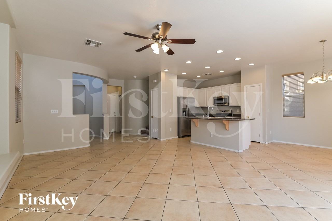 9230 Sterling Hill Ave - Photo 4 of 16