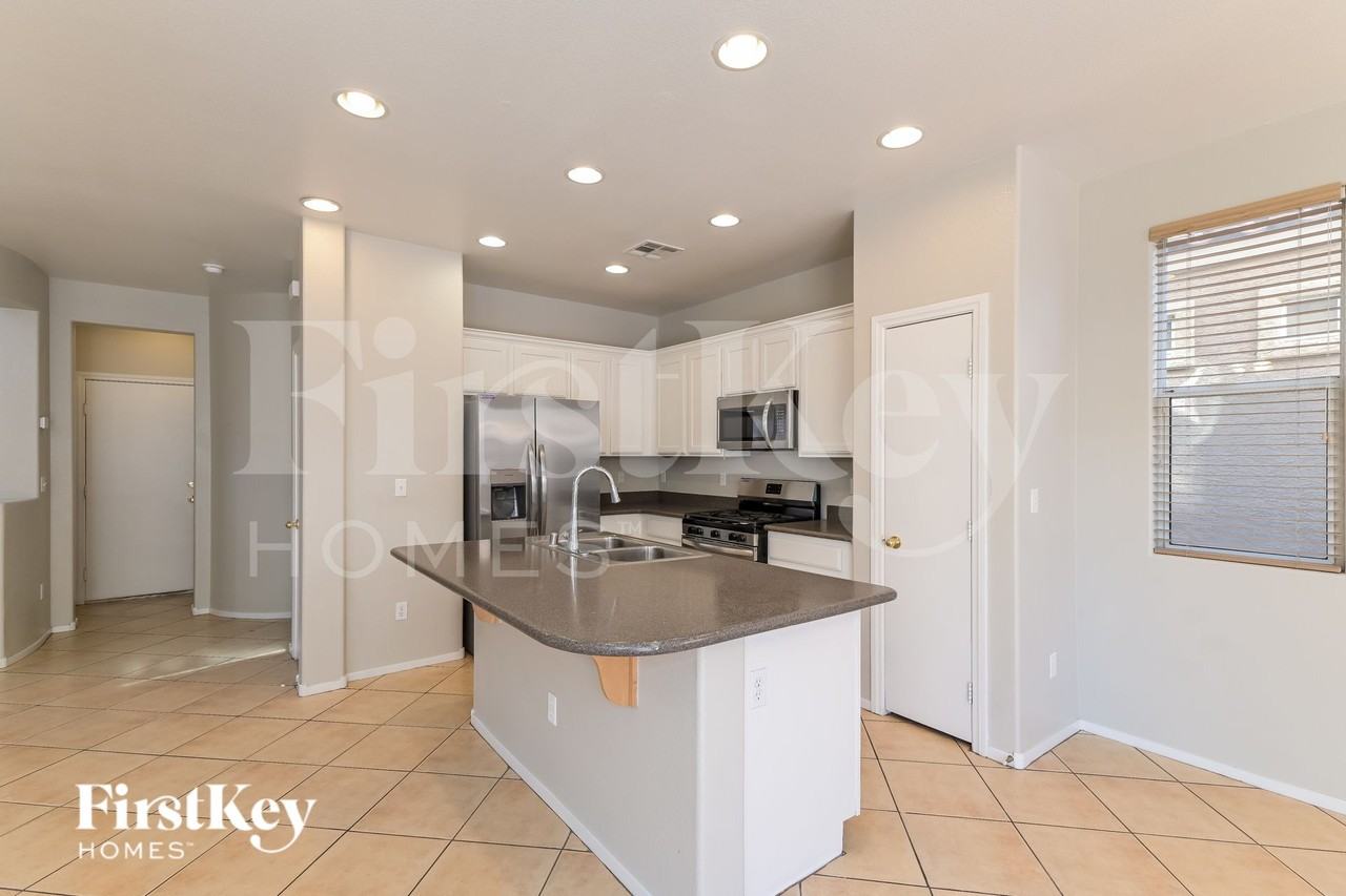 9230 Sterling Hill Ave - Photo 5 of 16