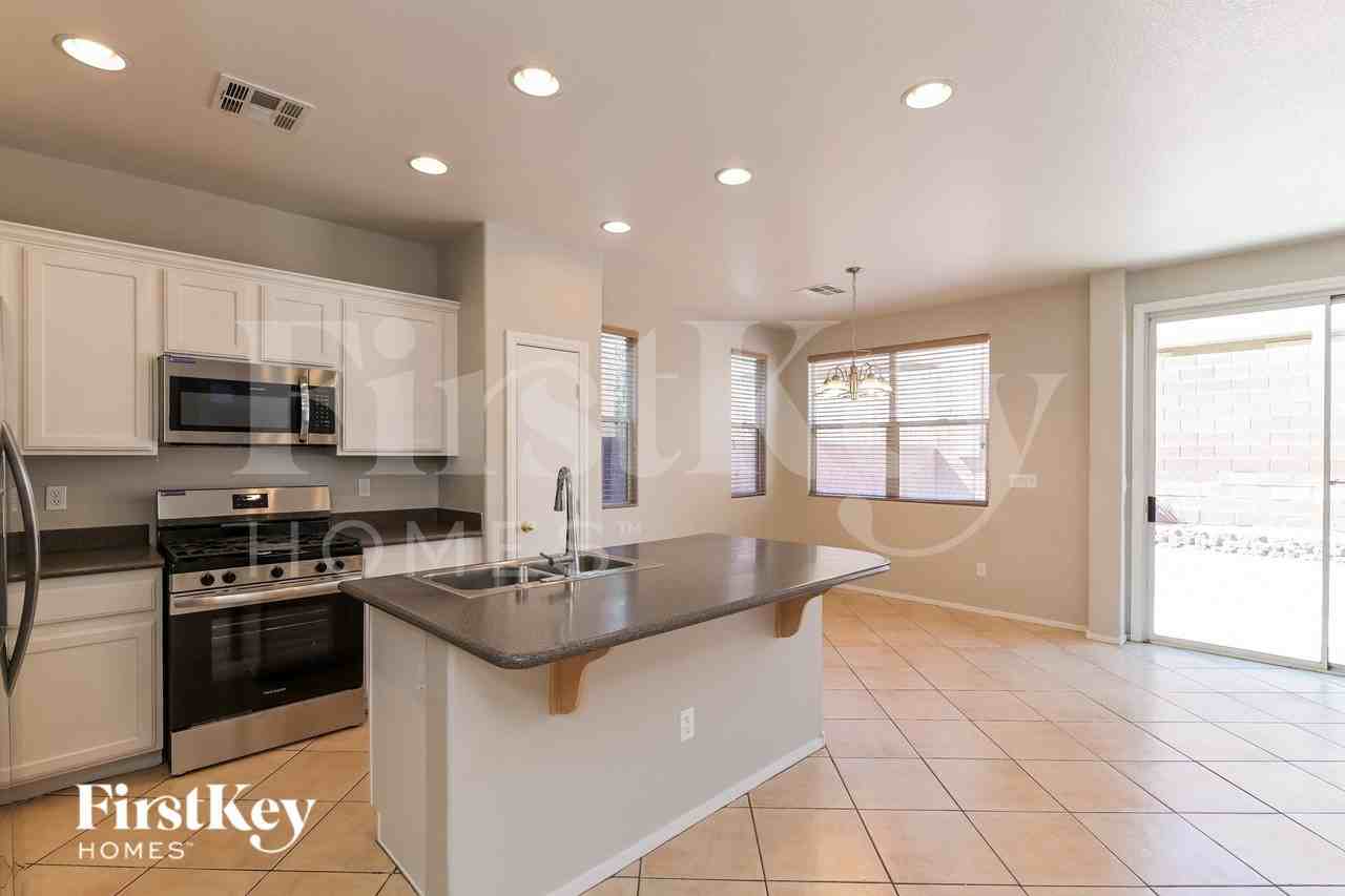 9230 Sterling Hill Ave - Photo 6 of 16