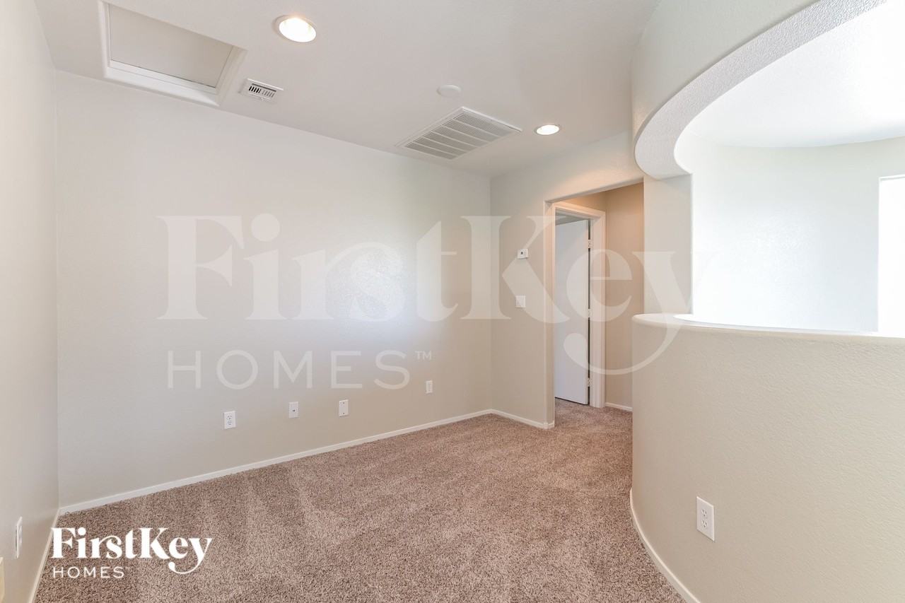 9230 Sterling Hill Ave - Photo 7 of 16
