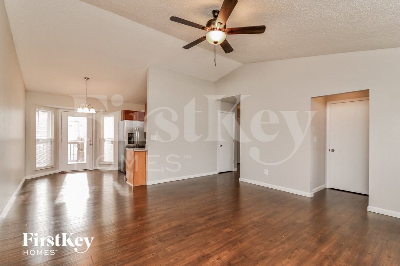 3114 5 Oaks Dr - Photo 4 of 14