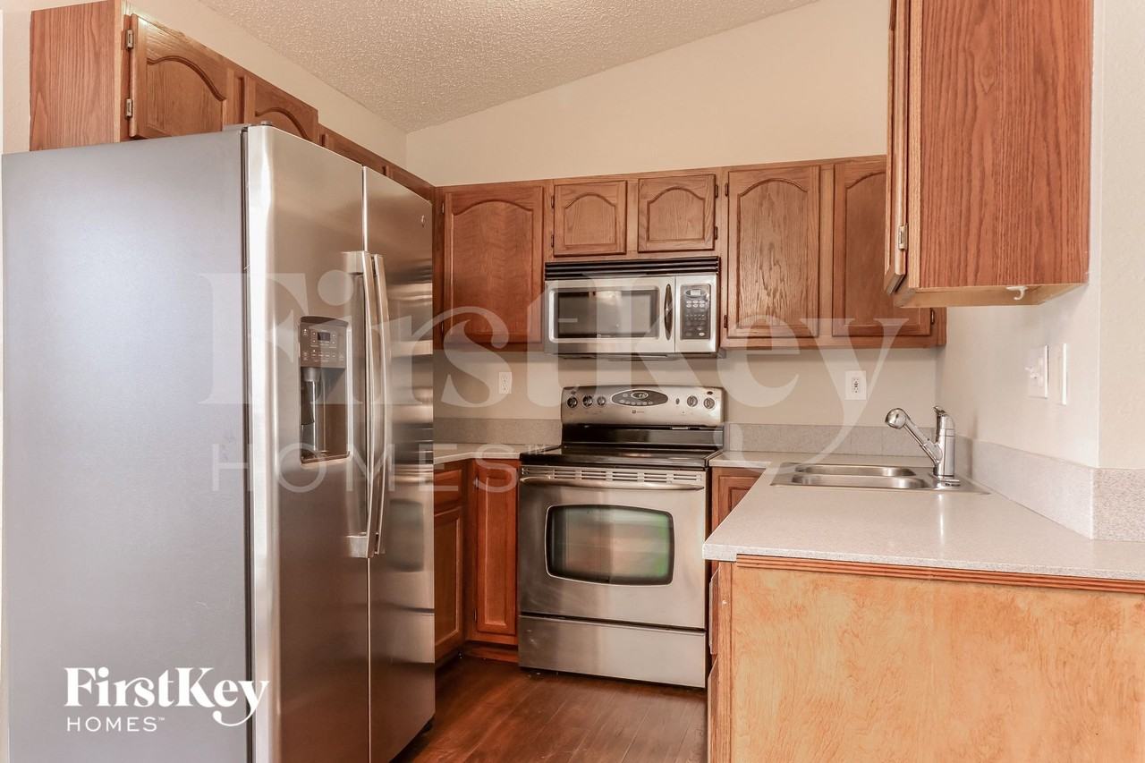 3114 5 Oaks Dr - Photo 5 of 14