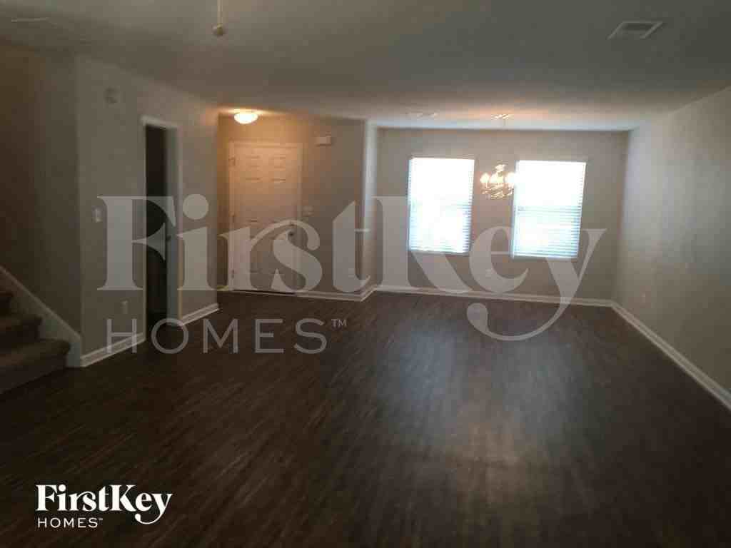 1777 Whatling St - Photo 2 of 10