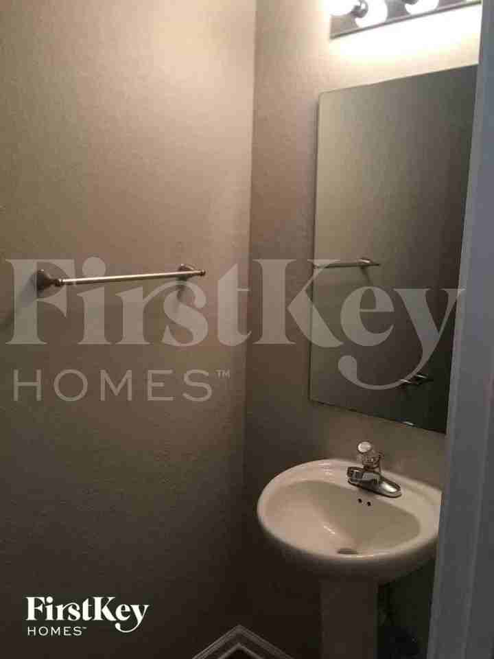 1777 Whatling St - Photo 5 of 10