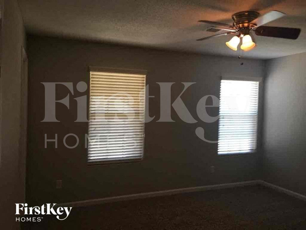 1777 Whatling St - Photo 6 of 10