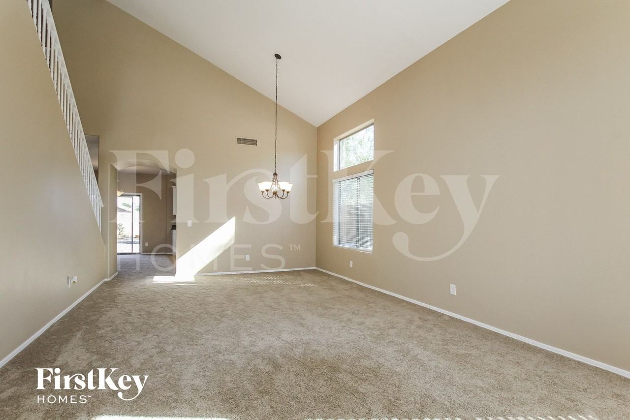 16621 N 171st Dr - Photo 2 of 15