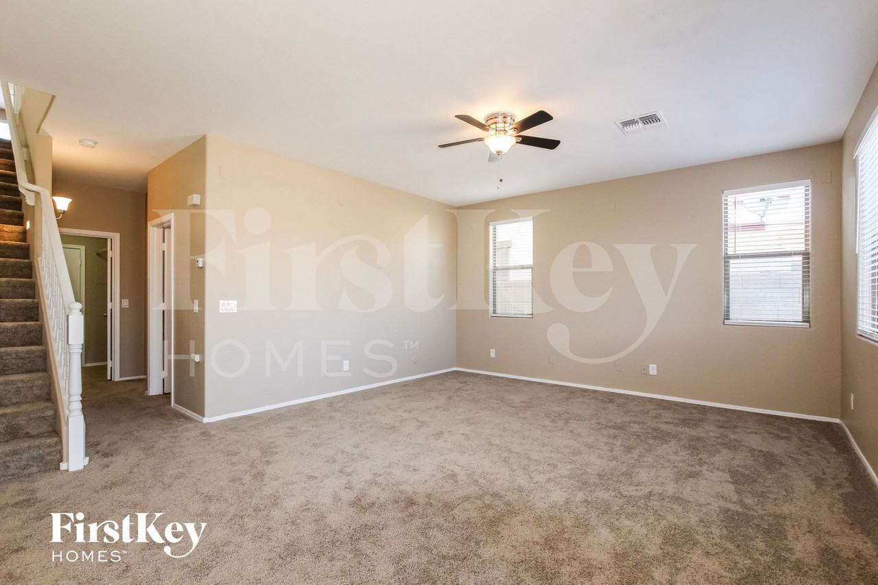 16621 N 171st Dr - Photo 3 of 15