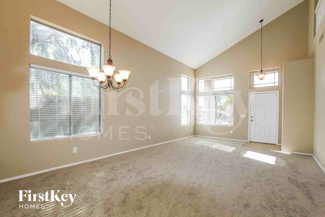 16621 N 171st Dr - Photo 5 of 15