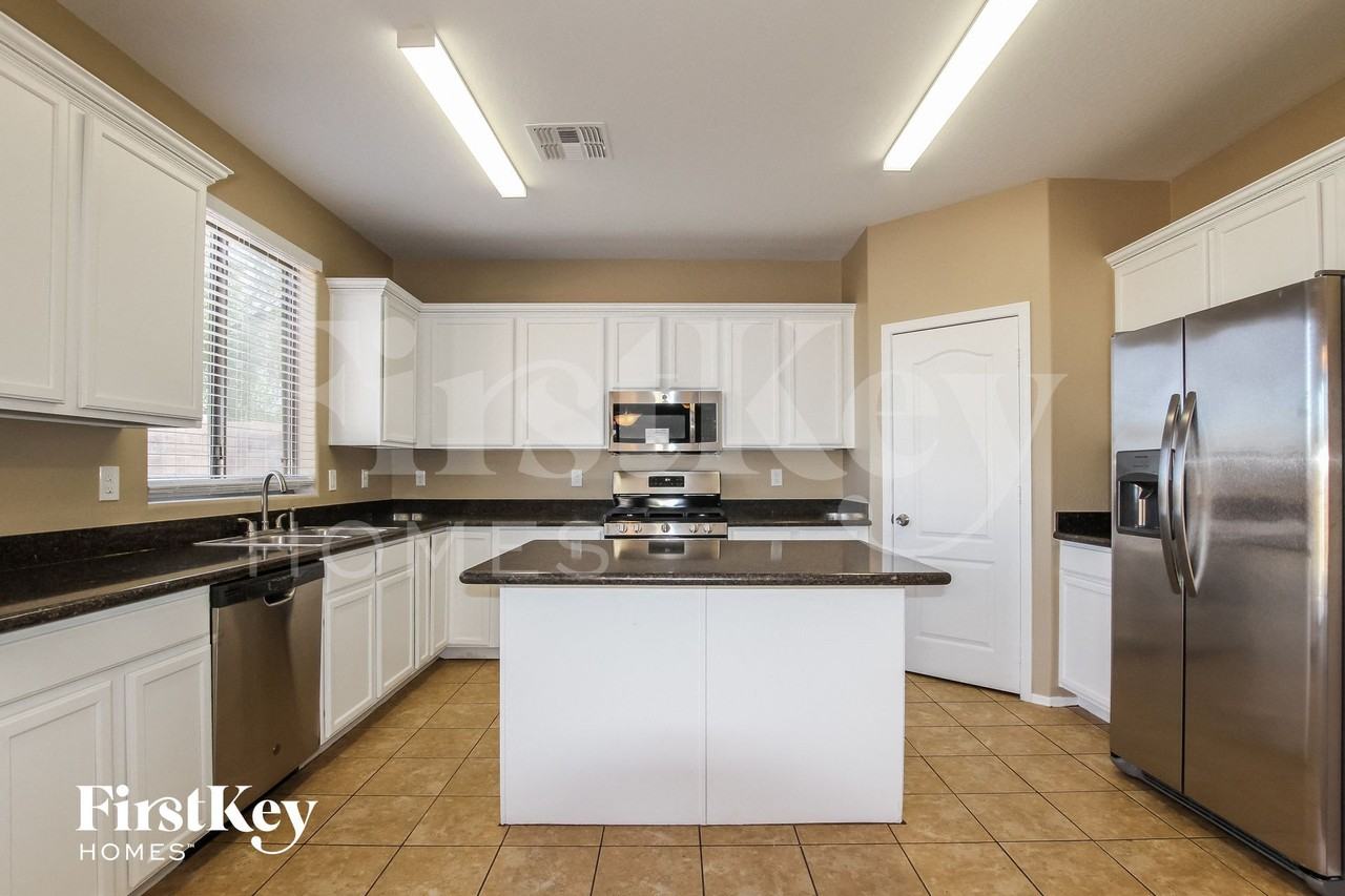 16621 N 171st Dr - Photo 6 of 15