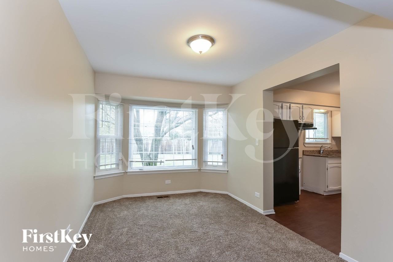 990 Chelsea Ln - Photo 6 of 16