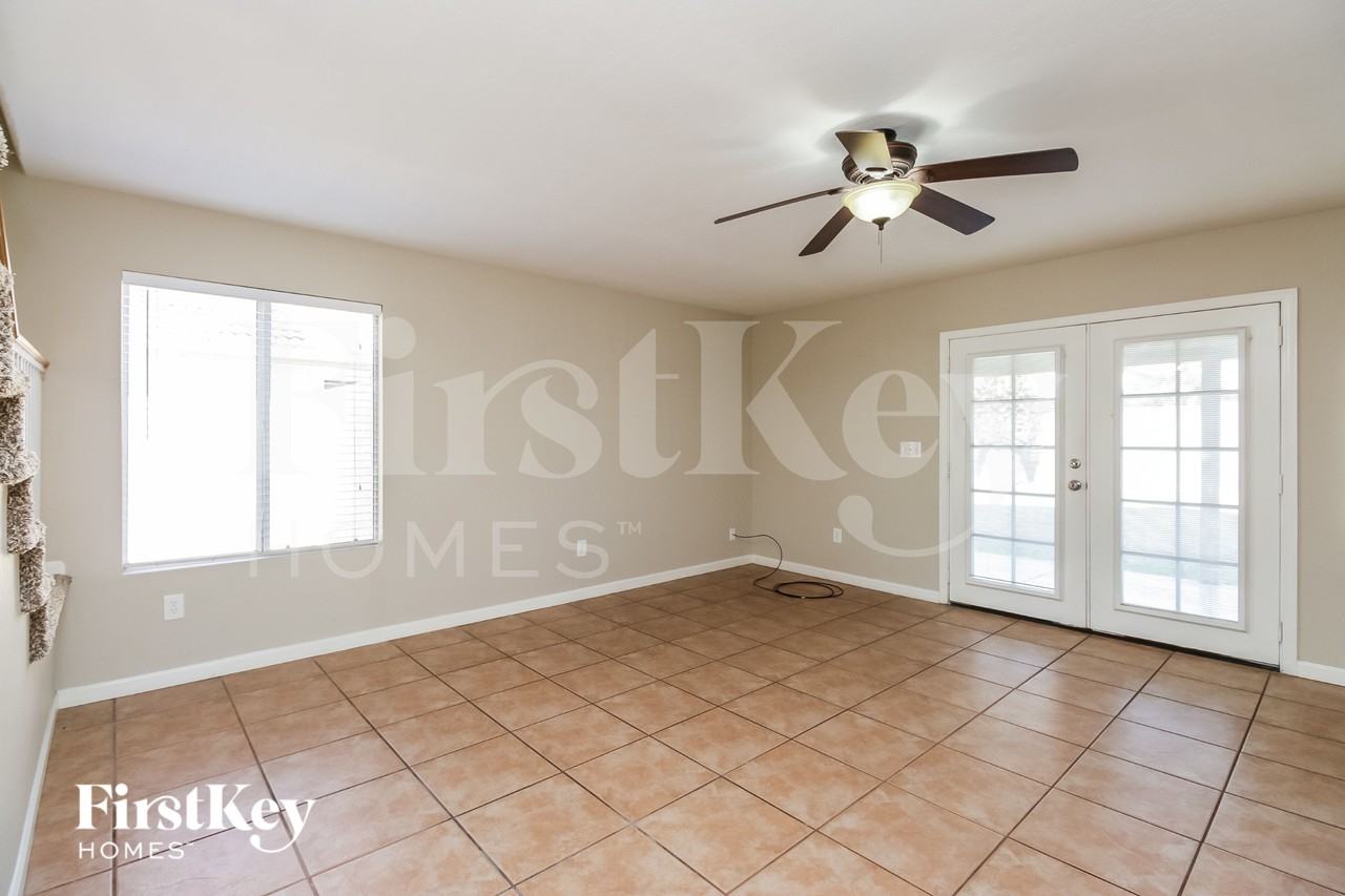 848 E Morelos St - Photo 3 of 16