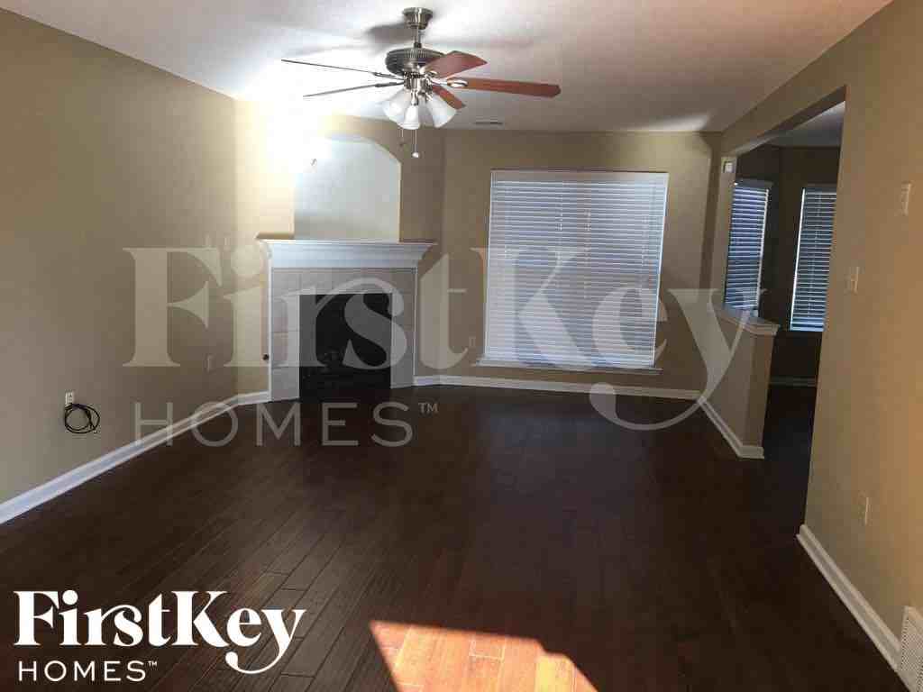 7372 Hunters Forest Dr - Photo 2 of 11
