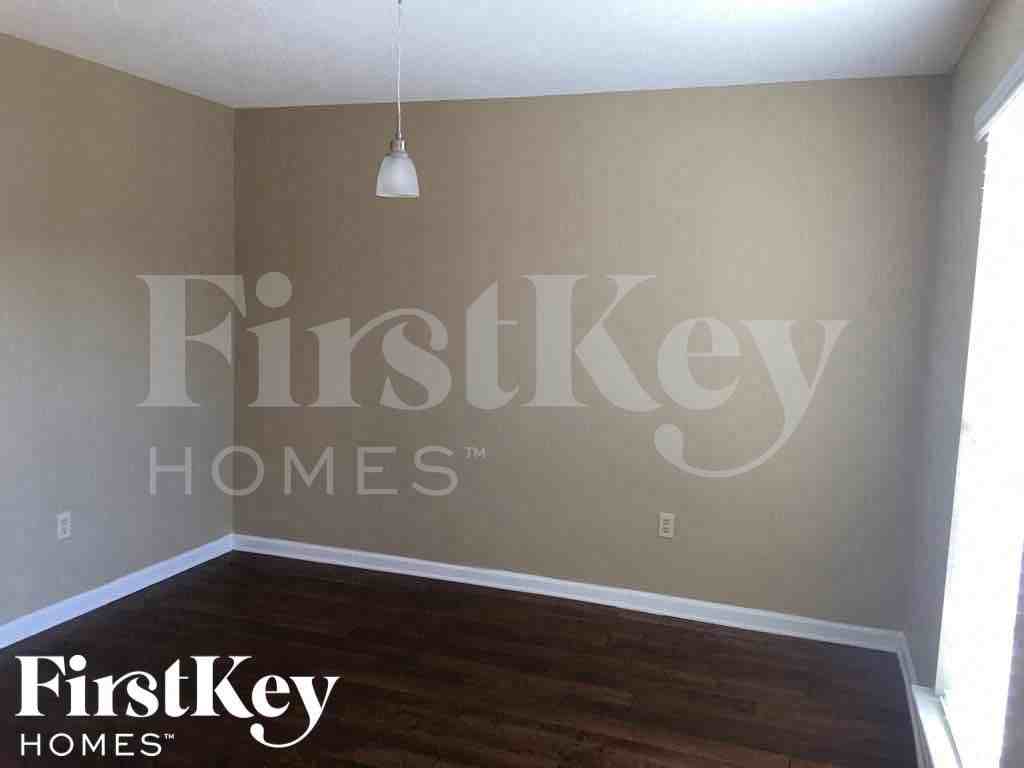7372 Hunters Forest Dr - Photo 3 of 11
