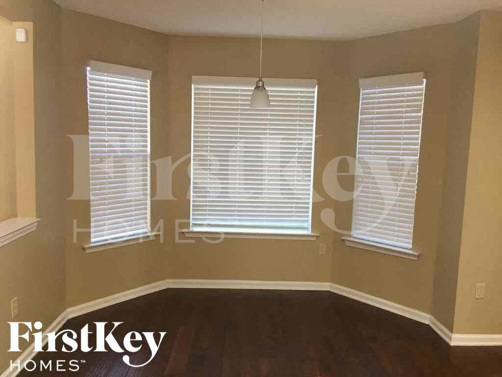 7372 Hunters Forest Dr - Photo 4 of 11