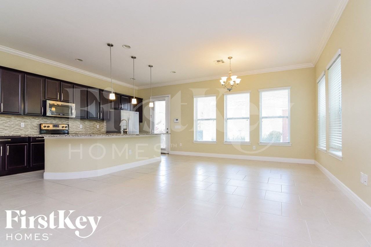 5948 Village Center Dr - Photo 4 of 16