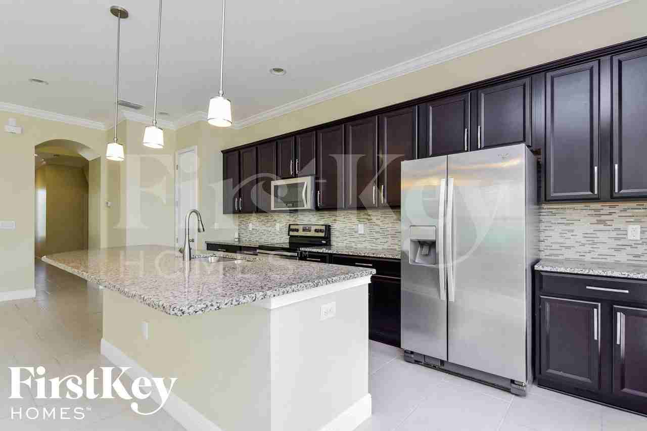 5948 Village Center Dr - Photo 5 of 16