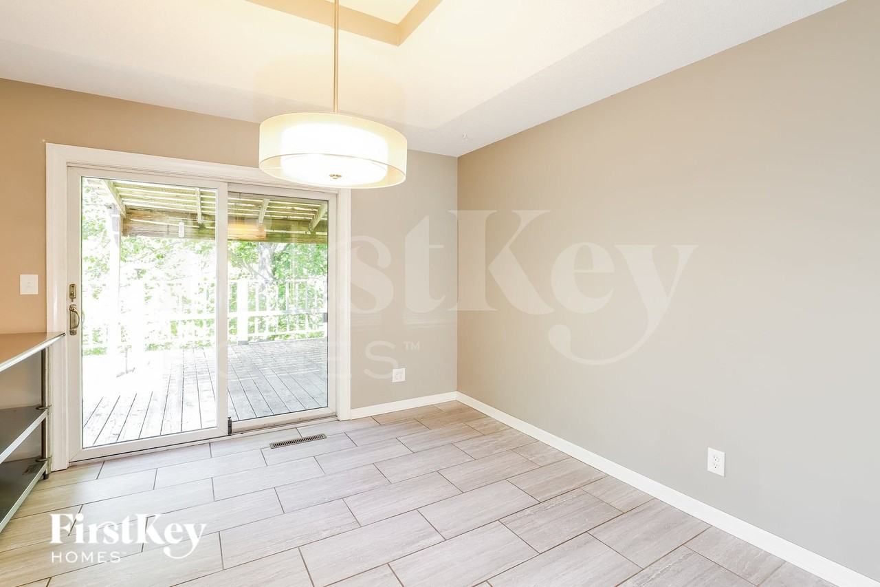 5906 Nw Harris Dr - Photo 4 of 16