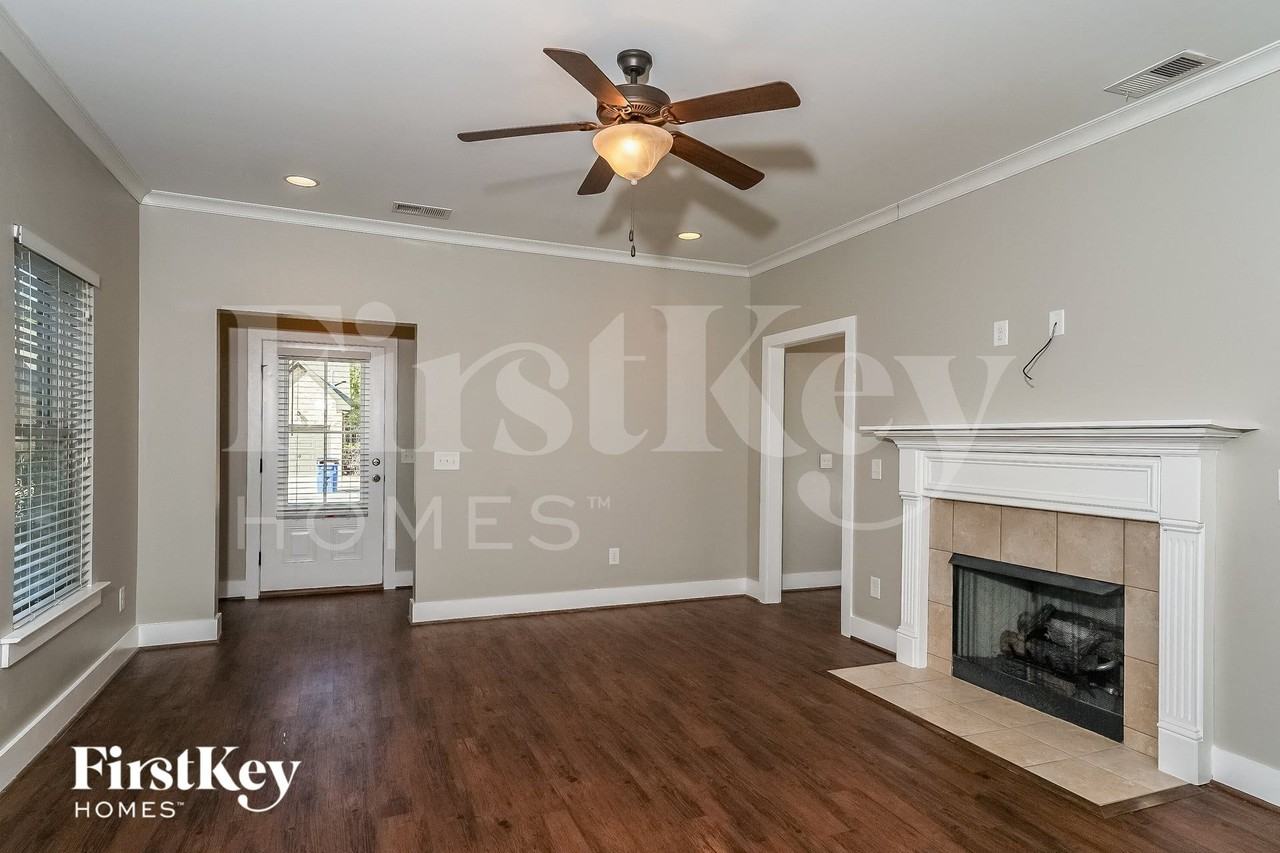 5492 Park Side Rd - Photo 2 of 14