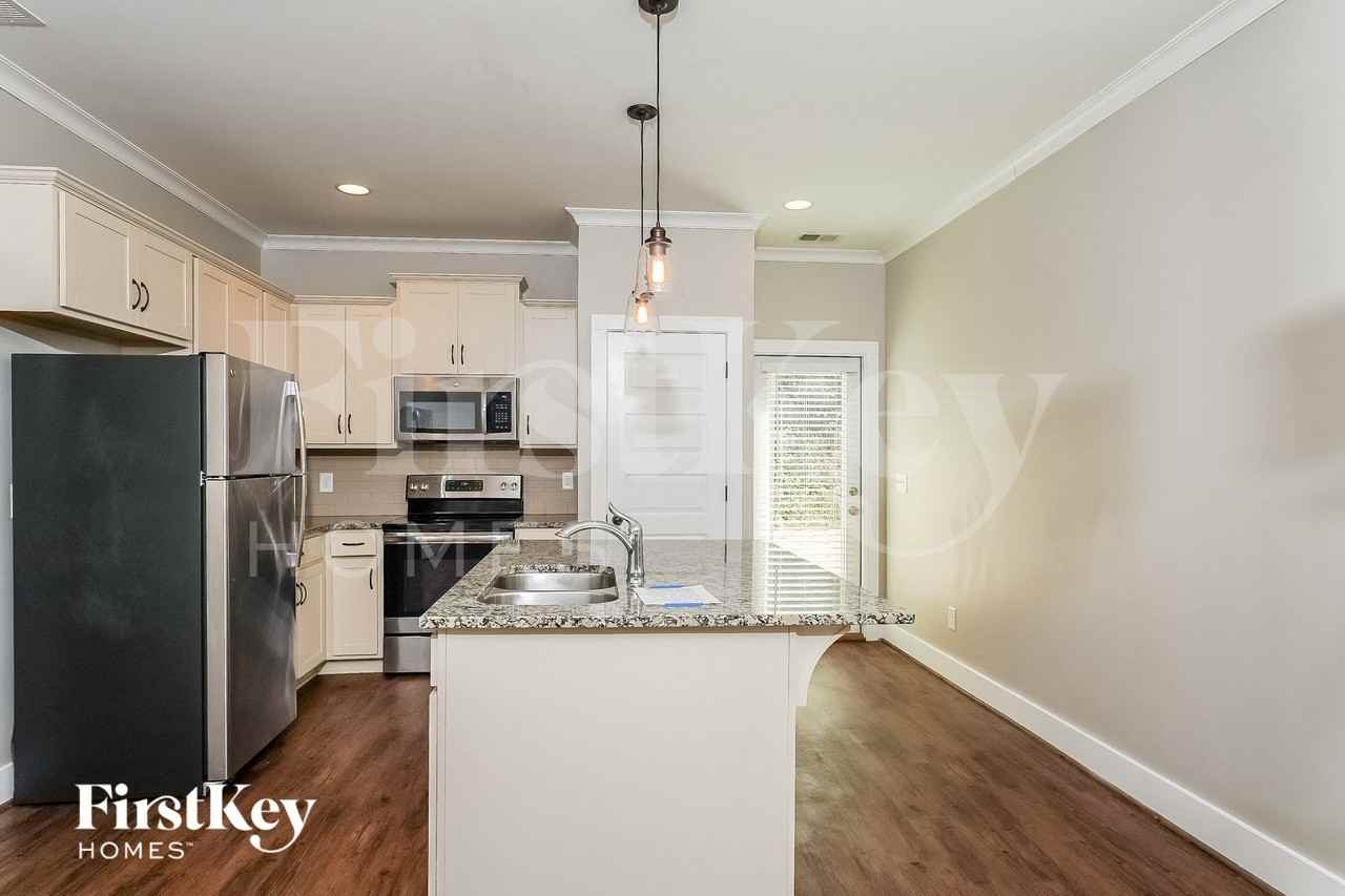 5492 Park Side Rd - Photo 3 of 14