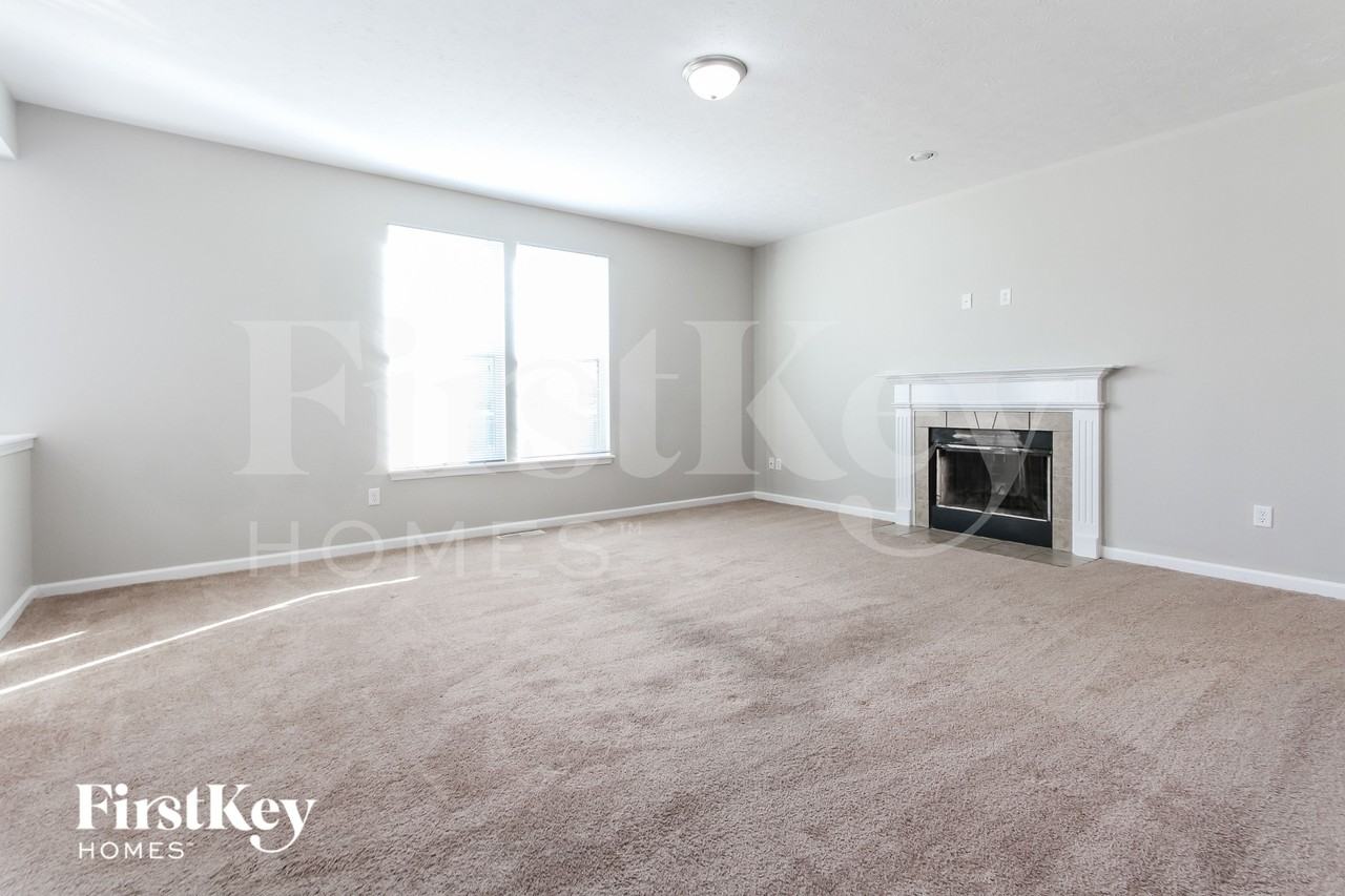 527 Hollow Pear Dr - Photo 3 of 15
