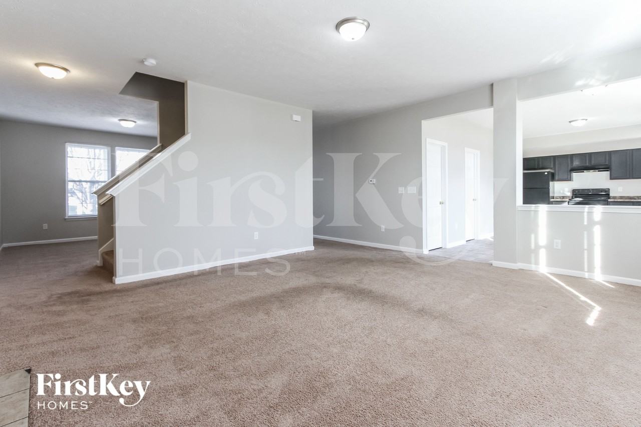 527 Hollow Pear Dr - Photo 4 of 15