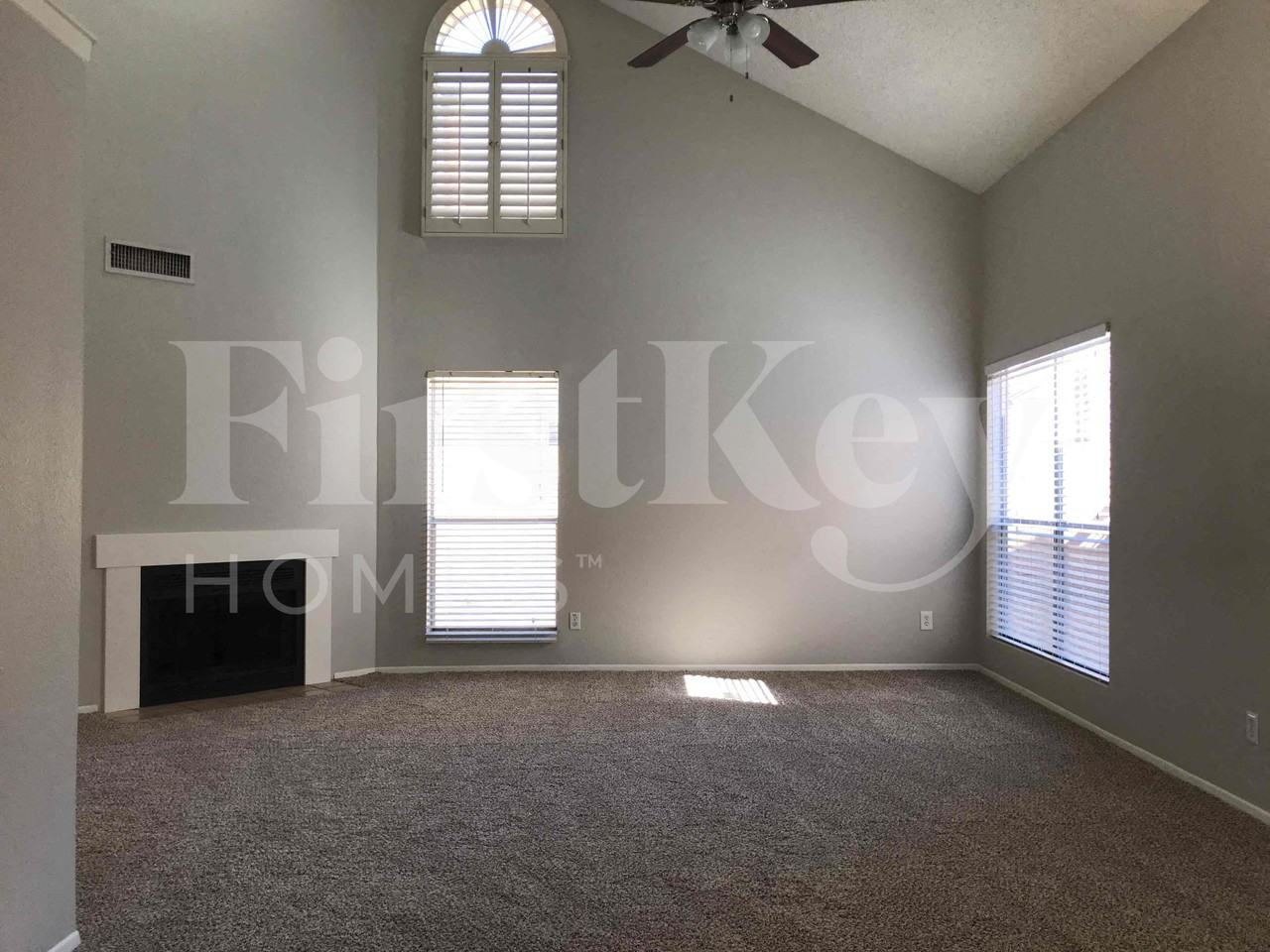 526 E Topeka Dr - Photo 2 of 23
