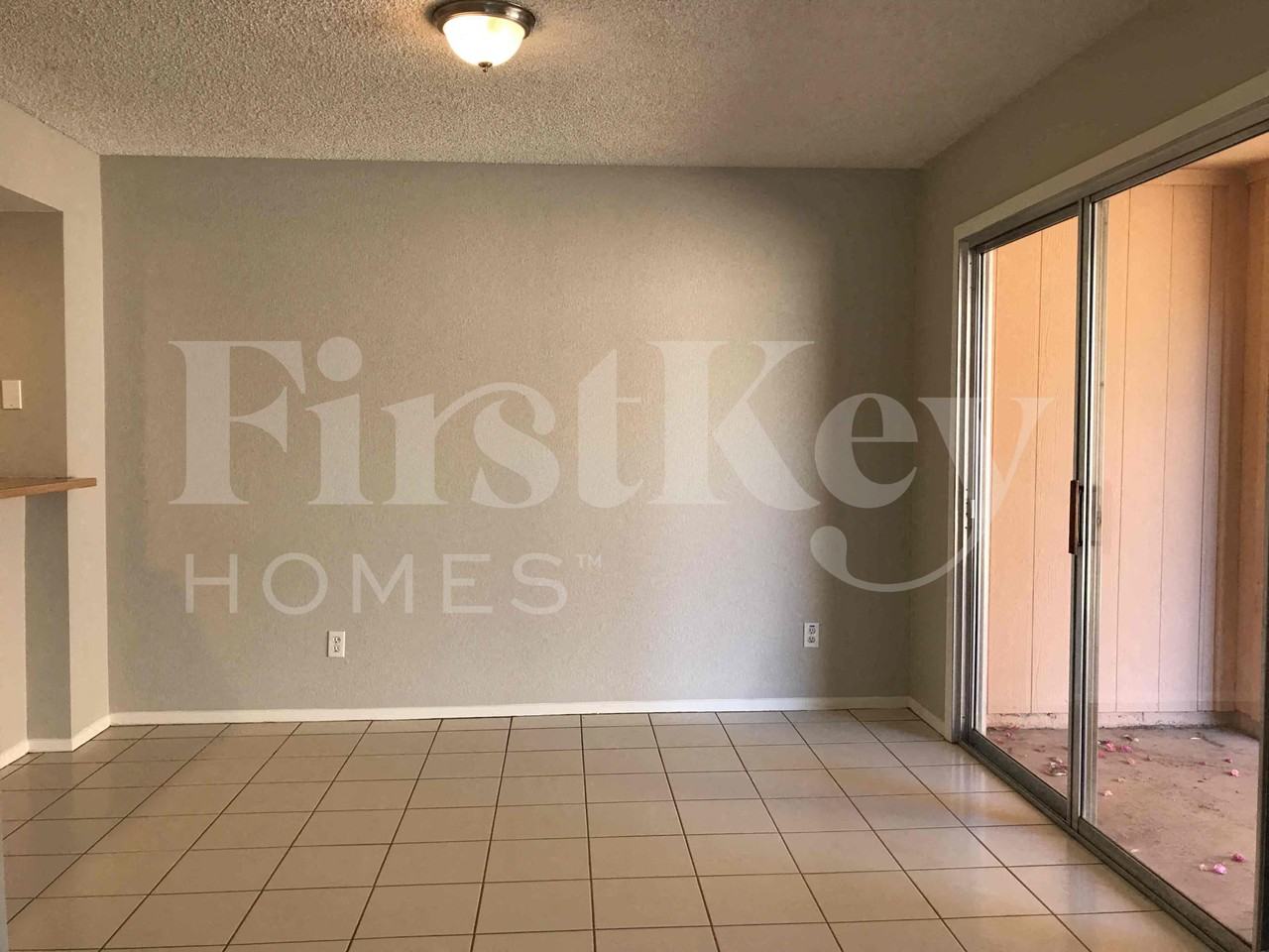 526 E Topeka Dr - Photo 5 of 23